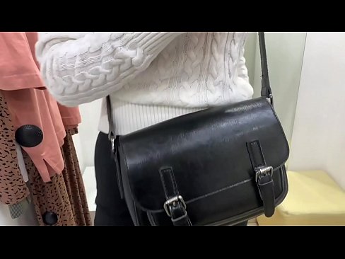 ❤️ Masturbazione pubblica della giovane cagna FeralBerry con un dildo nel camerino Video di sesso di qualità al it.befuck-net.ru ️❤