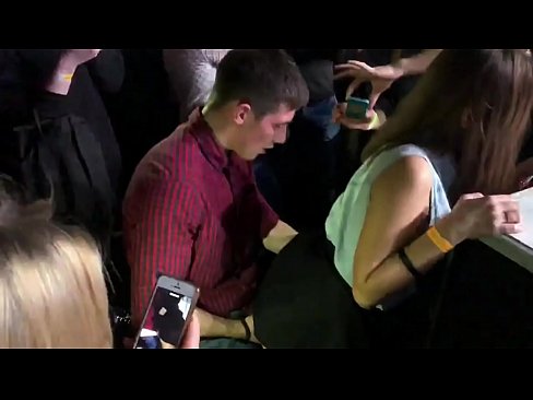 ❤️ Sesso reale in un nightclub russo. Ragazza russa di 18 anni nell'ano e nella vagina scopata in un nightclub Video di sesso di qualità al it.befuck-net.ru ️❤